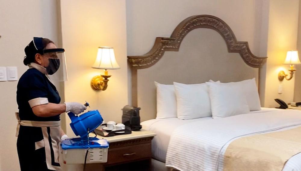 Safi Royal Luxury Valle San Pedro Garza Garcia Exterior photo A hotel employee cleans a guest room at the Hilton San Francisco Airport.