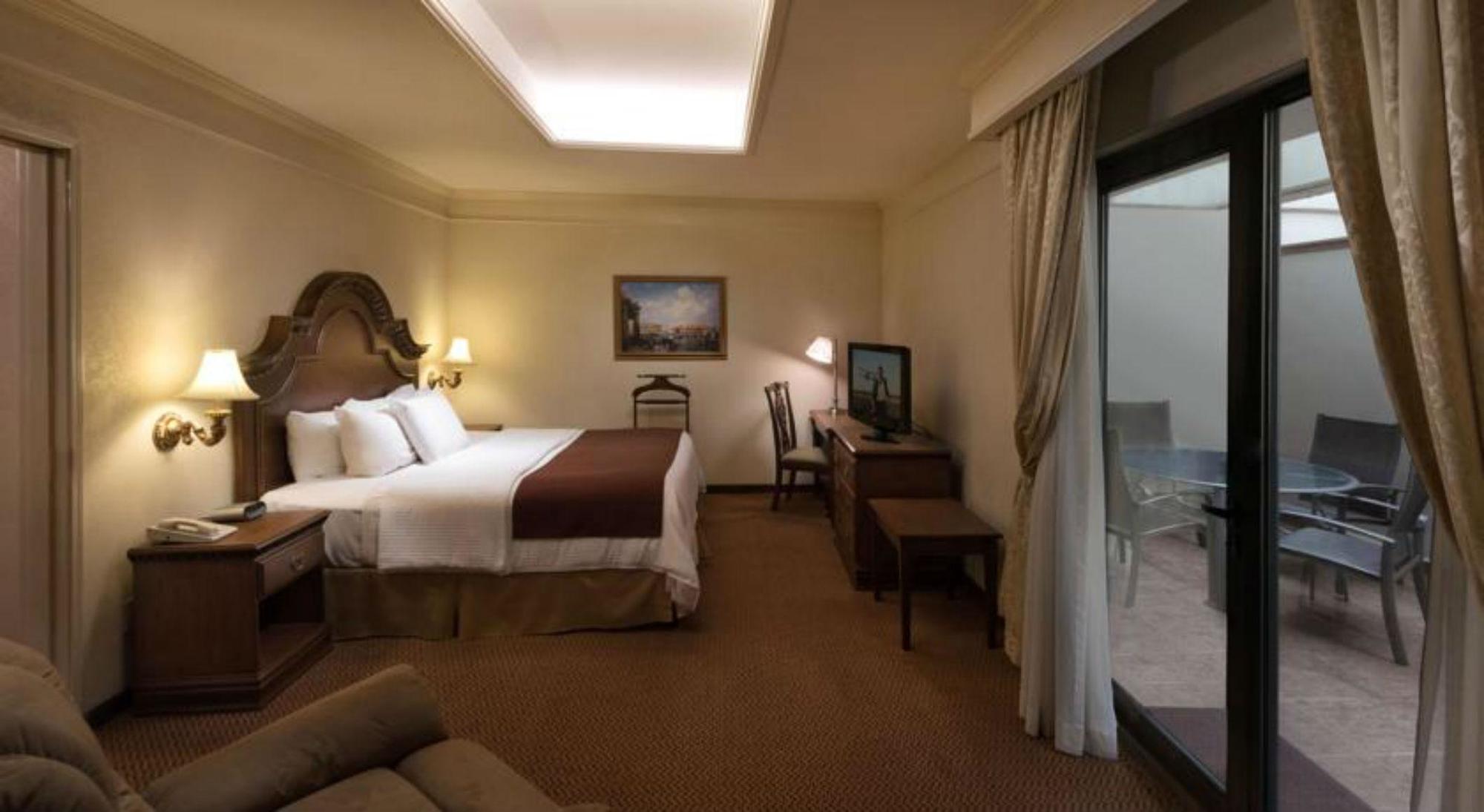 Safi Royal Luxury Valle San Pedro Garza Garcia Exterior photo A room at the hotel