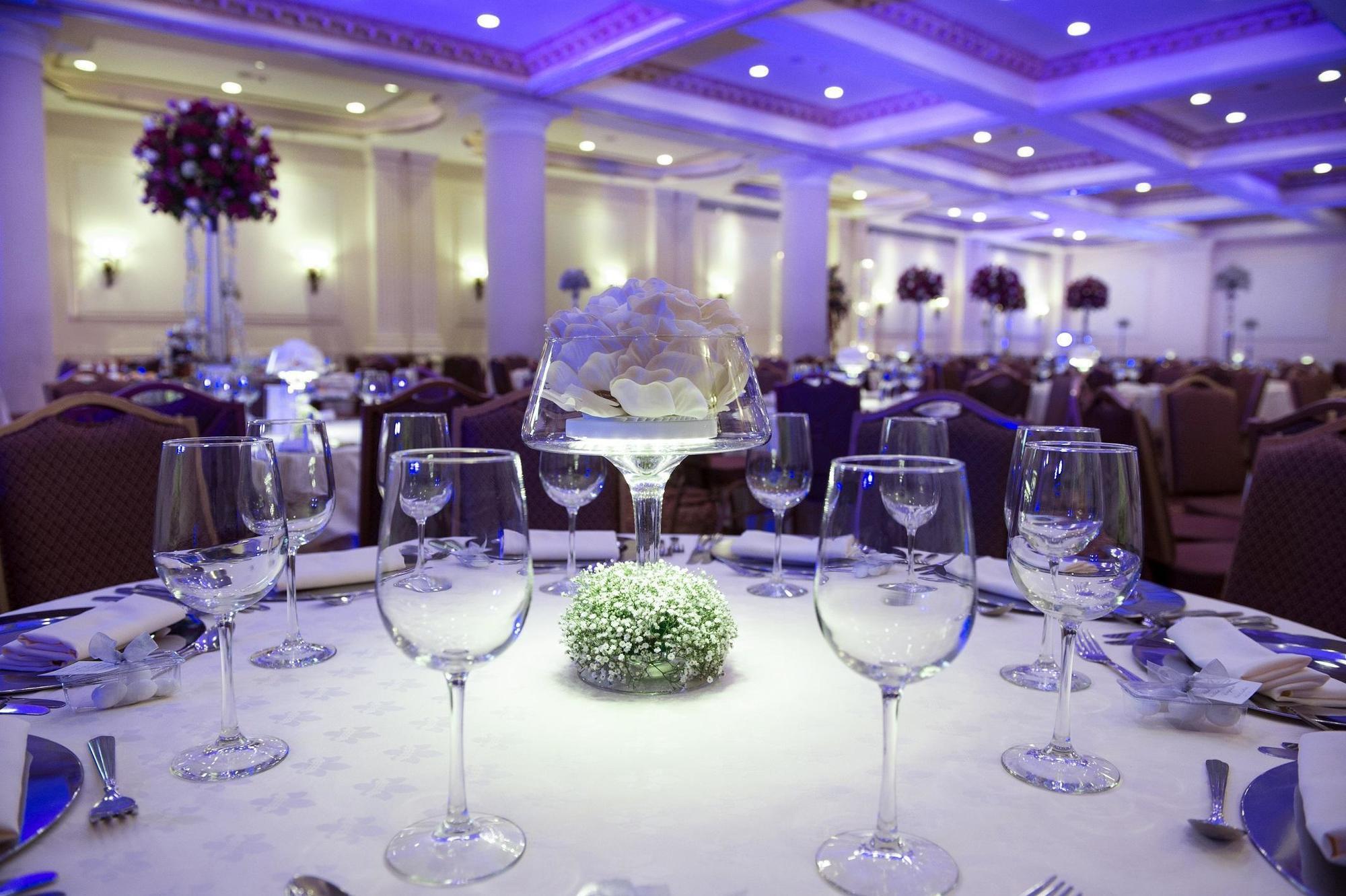 Safi Royal Luxury Valle San Pedro Garza Garcia Exterior photo A table set for a formal dinner