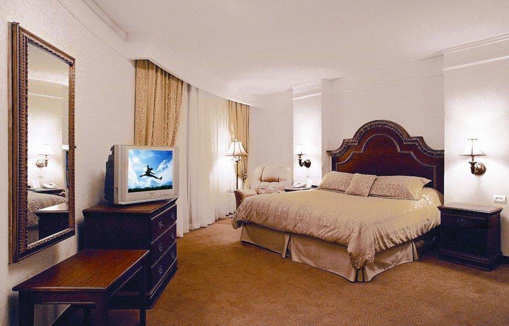 Safi Royal Luxury Valle San Pedro Garza Garcia Room photo A bedroom at the Waldorf Astoria New York